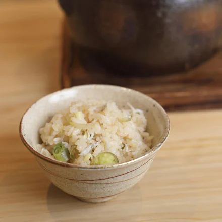 【葉山】しらす土鍋ごはんと季節の前菜が絶品!和の真髄を味わえる「割烹 真」